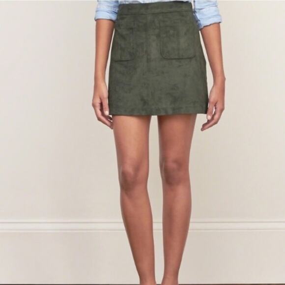 Abercrombie & Fitch Green Faux Suede Pocket Mini Skirt Size 10 - Picture 1 of 10
